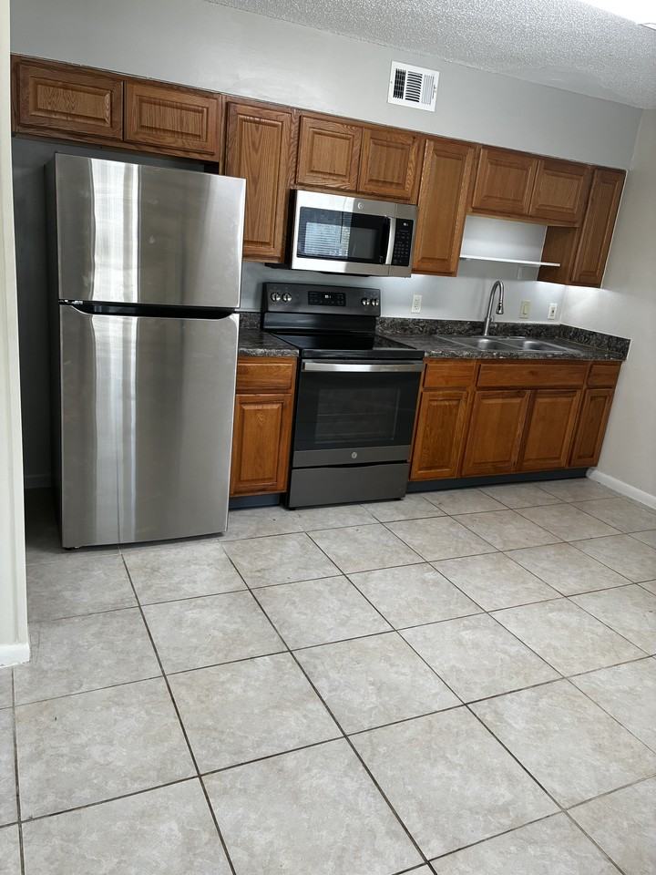 55 E 9th St #1 - Photo 7 of 23