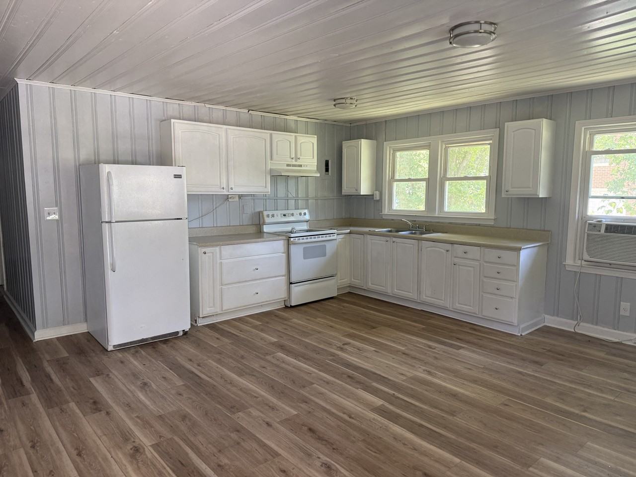 1307 Hemingway St #B - Photo 2 of 18