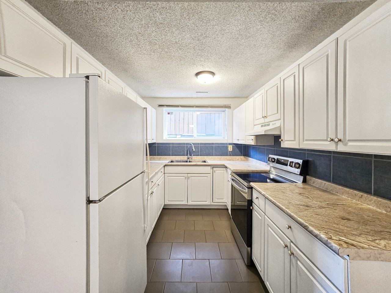1515 36 St Se #B - Photo 2 of 20
