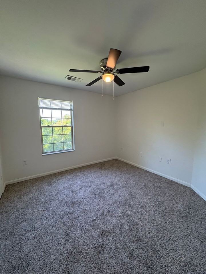 Highlands Apts - Photo 7 of 26