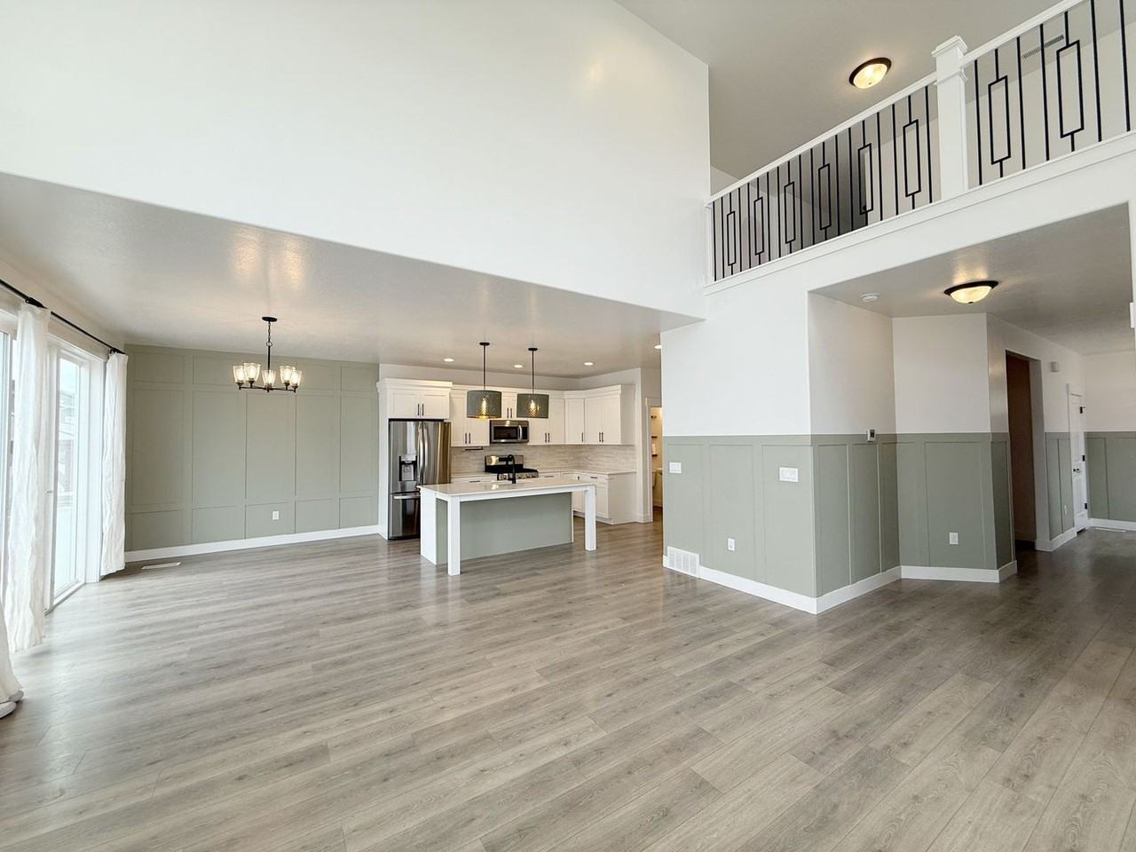 1467 W Holland Dr - Photo 2 of 21
