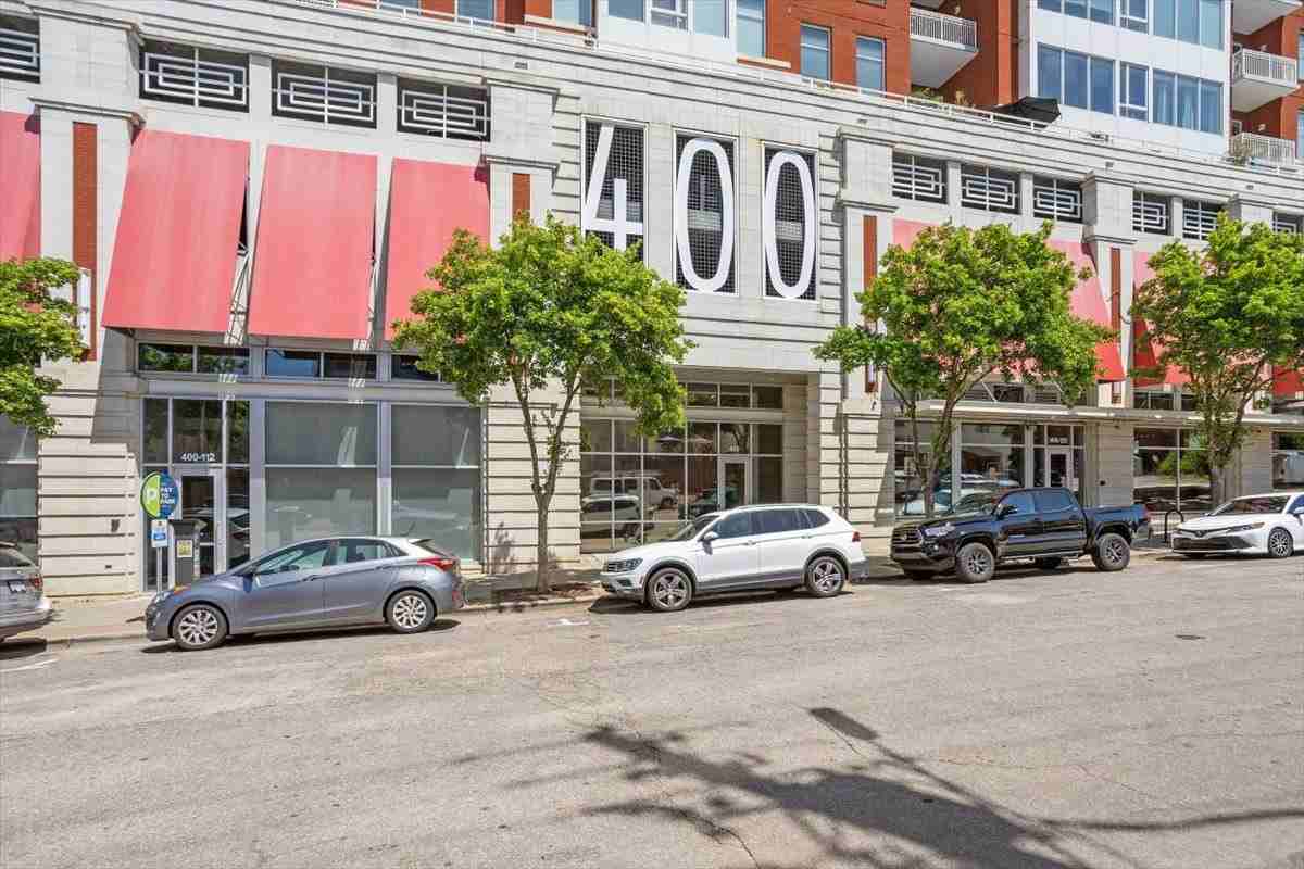 400 W North St #1