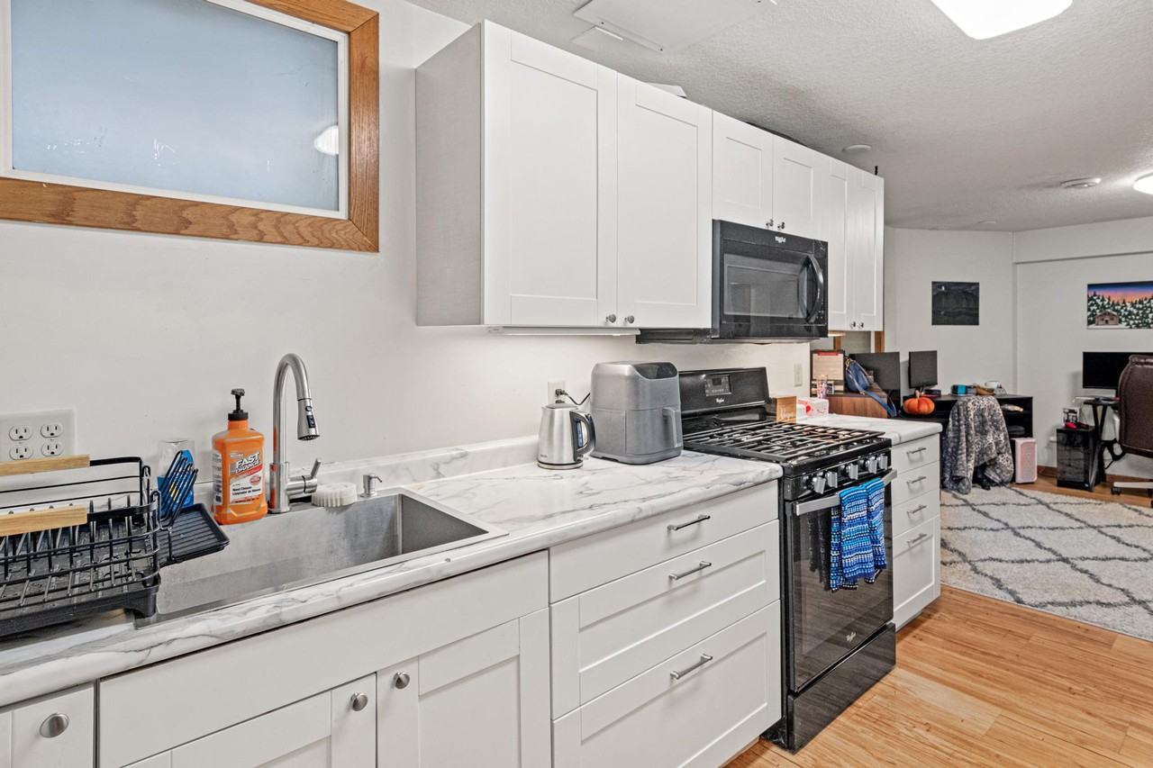 2535 Aldrich Ave S #3GL - Photo 2 of 18