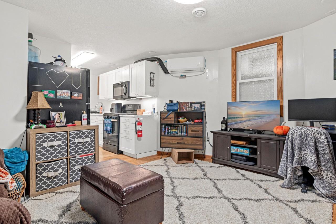 2535 Aldrich Ave S #3GL - Photo 3 of 18