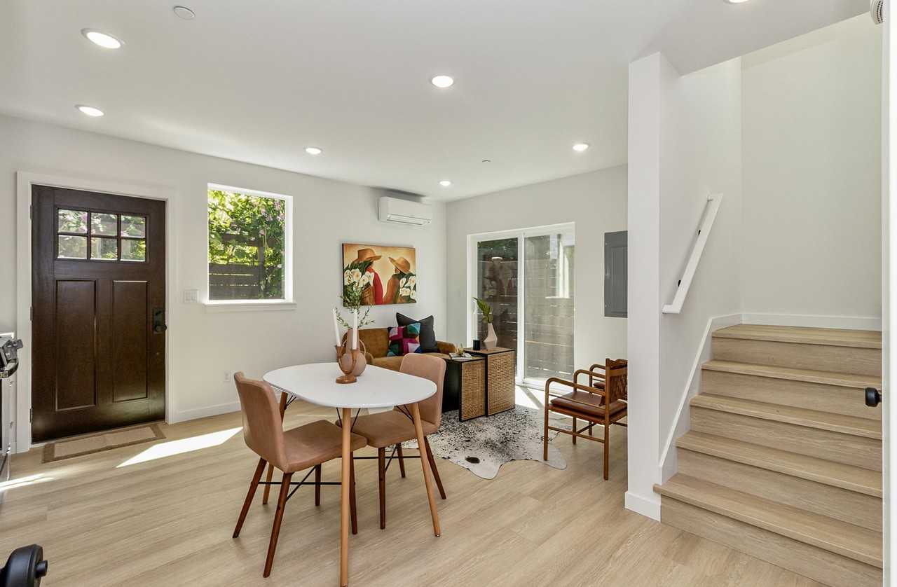 832 S Sullivan St #1 - Photo 3 of 28