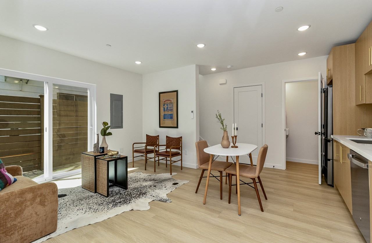 832 S Sullivan St #1 - Photo 5 of 28