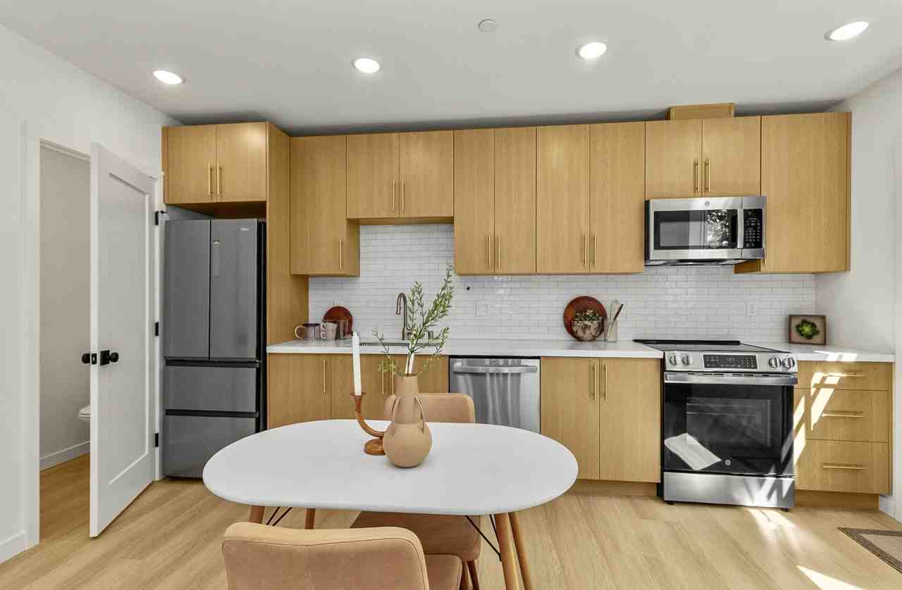 832 S Sullivan St #1 - Photo 7 of 28
