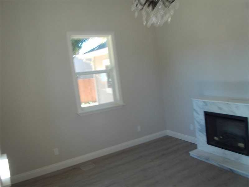 819 6th St #1 - Photo 4 of 10