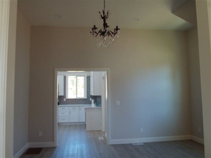 819 6th St #1 - Photo 5 of 10