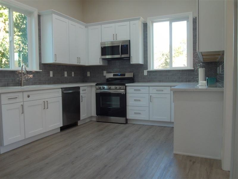 819 6th St #1 - Photo 6 of 10