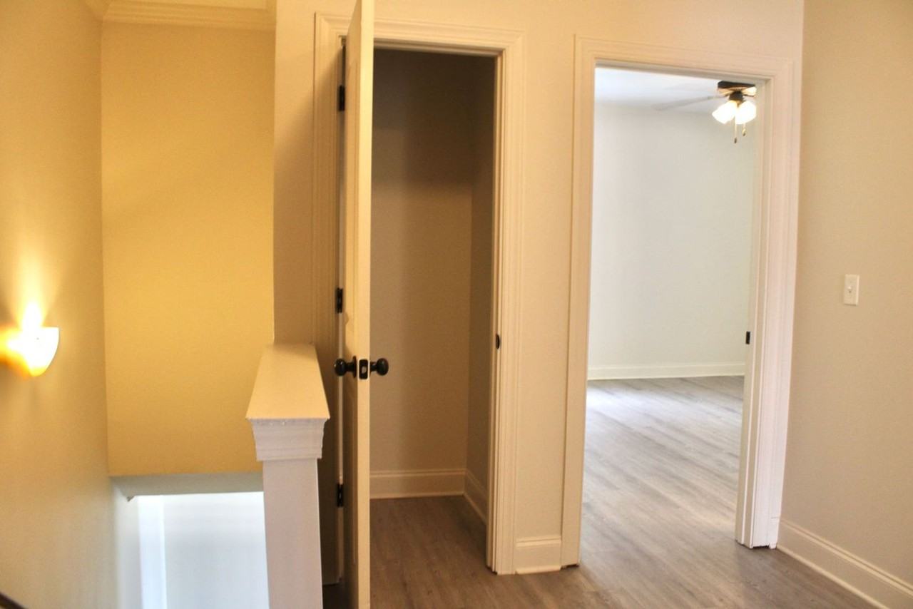 202 Park West Loop - Photo 2 of 31