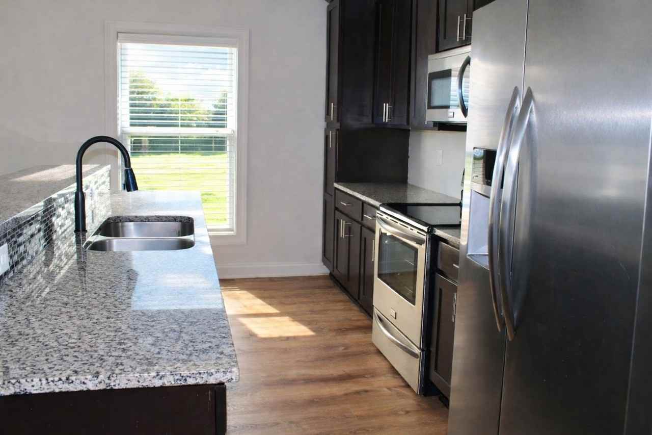 202 Park West Loop - Photo 6 of 31