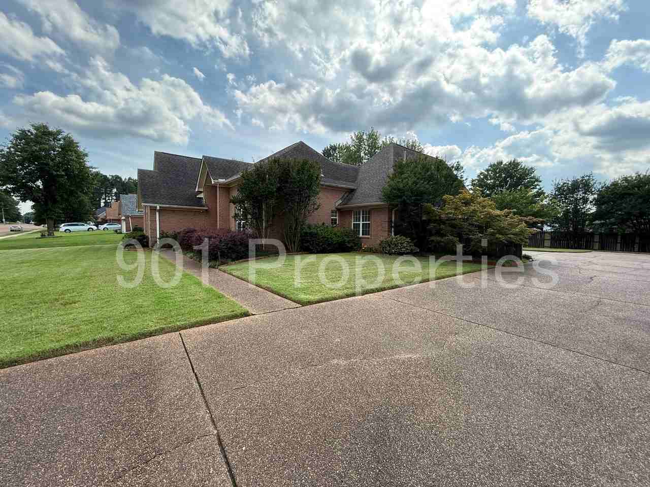 4957 Rivercrest Ln #1 - Photo 2 of 24