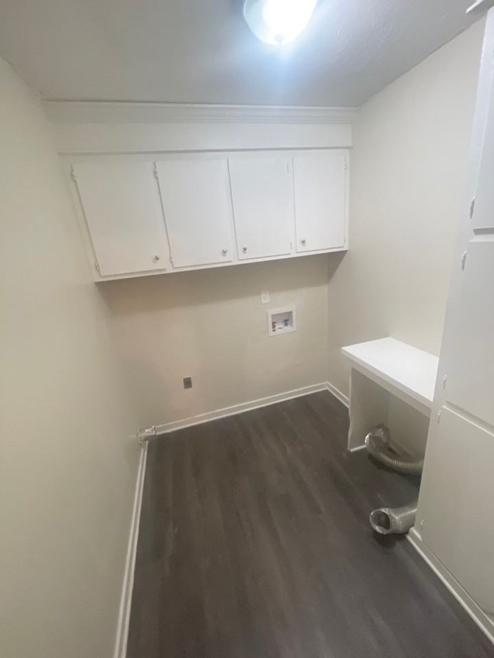 1010 Deryll St #1 - Photo 7 of 20