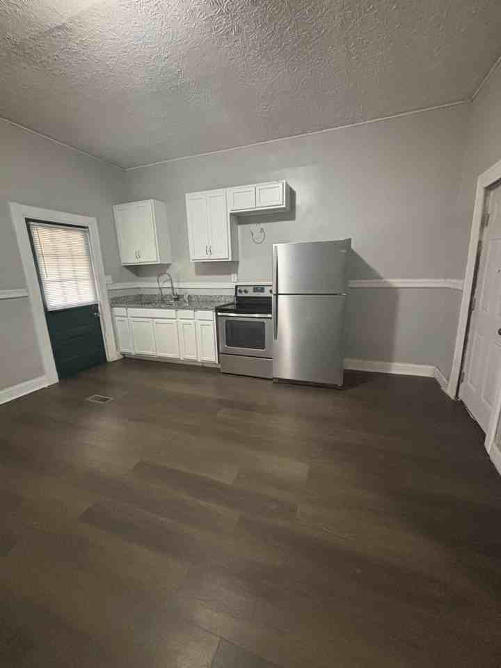 420 Montana Ave #1 - Photo 2 of 8