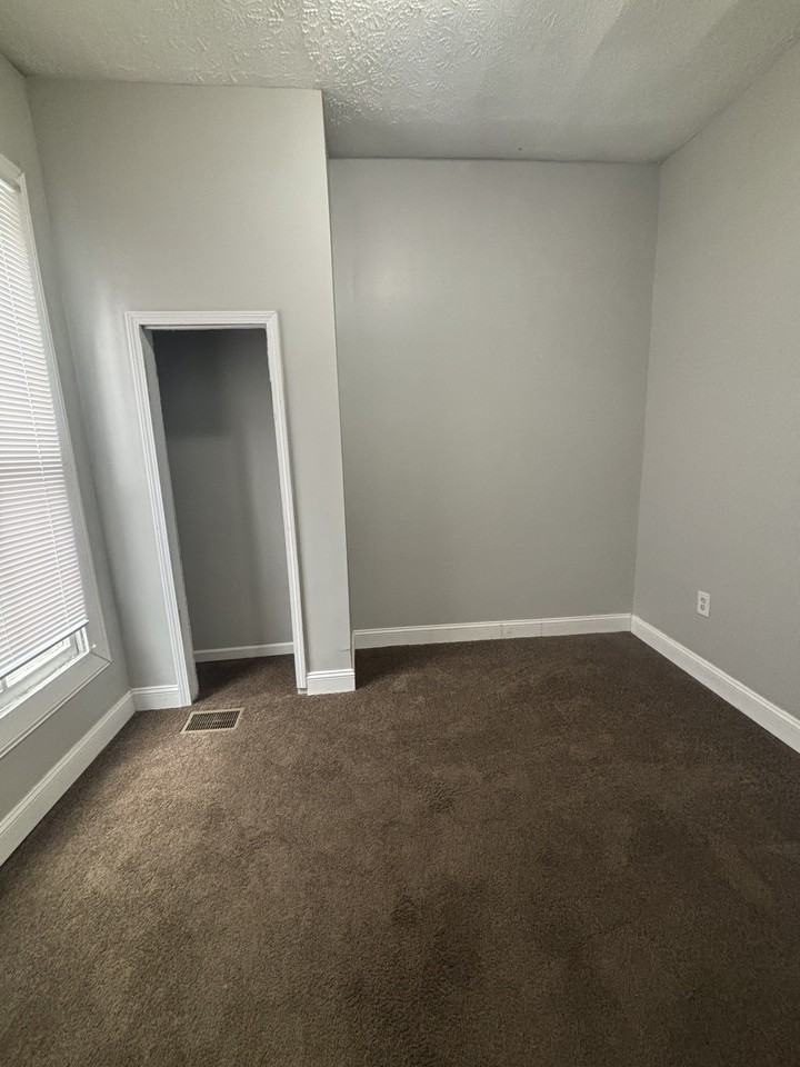 420 Montana Ave #1 - Photo 7 of 8
