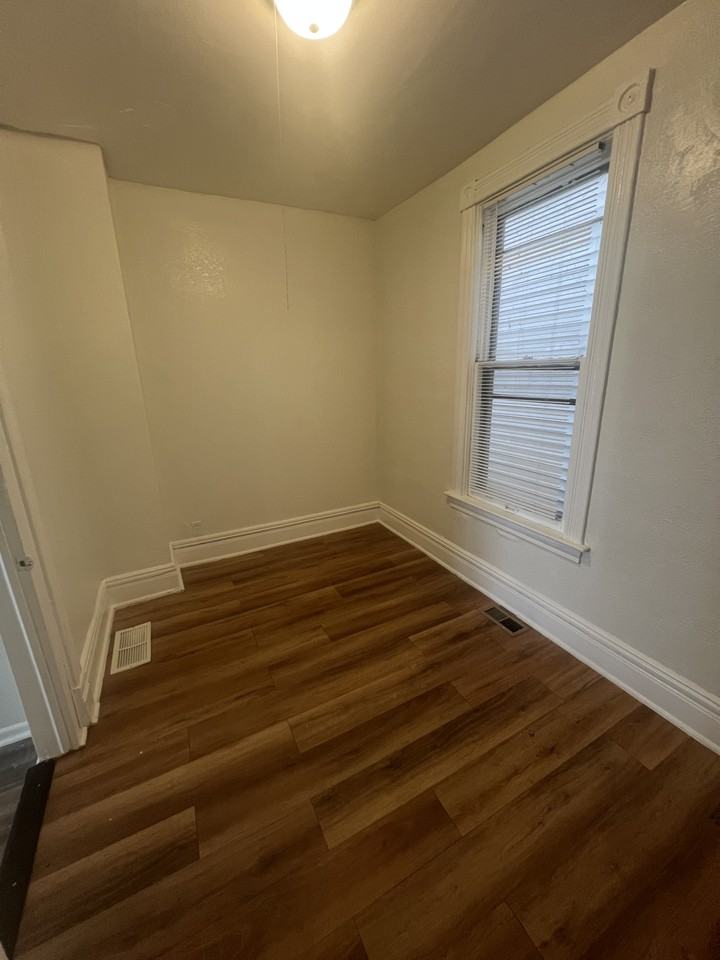 948 Euclid St #1 - Photo 5 of 8
