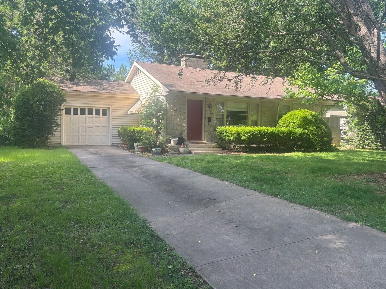 1109 E Linwood Dr