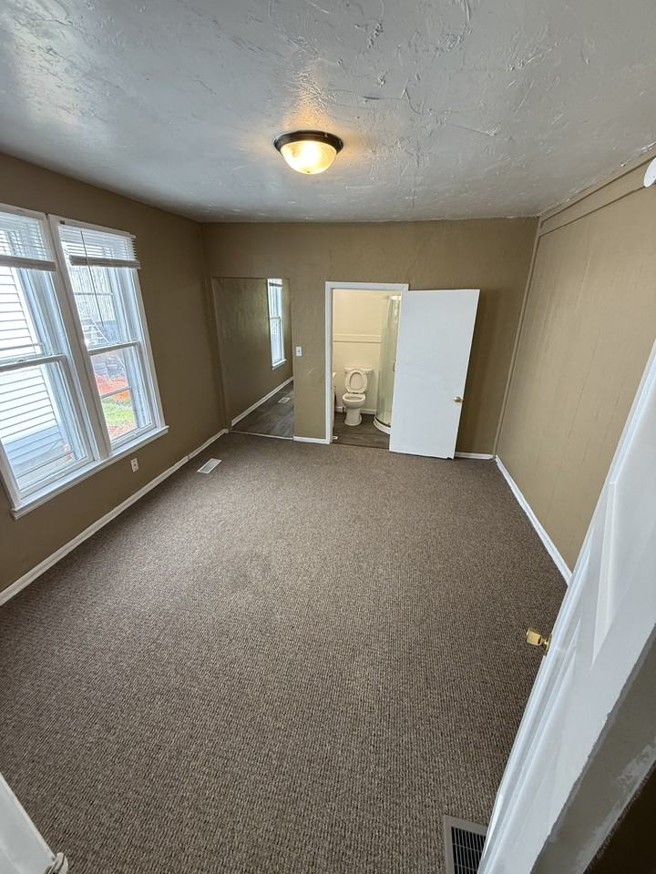 270 Burgess St #2 - Photo 3 of 4