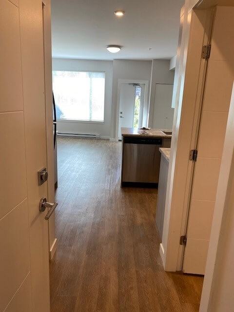 215 - 215 31st St #30 - Photo 4 of 18