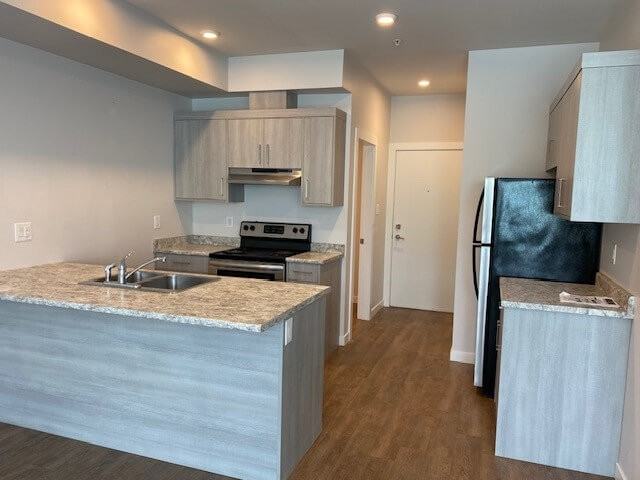 215 - 215 31st St #30 - Photo 6 of 18