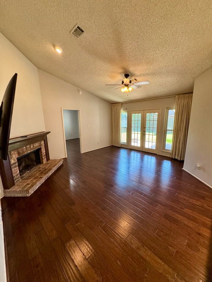 4415 Seville Ln #1 - Photo 4 of 17