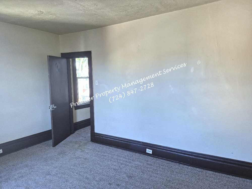1709 4th Ave #1 - Photo 4 of 15