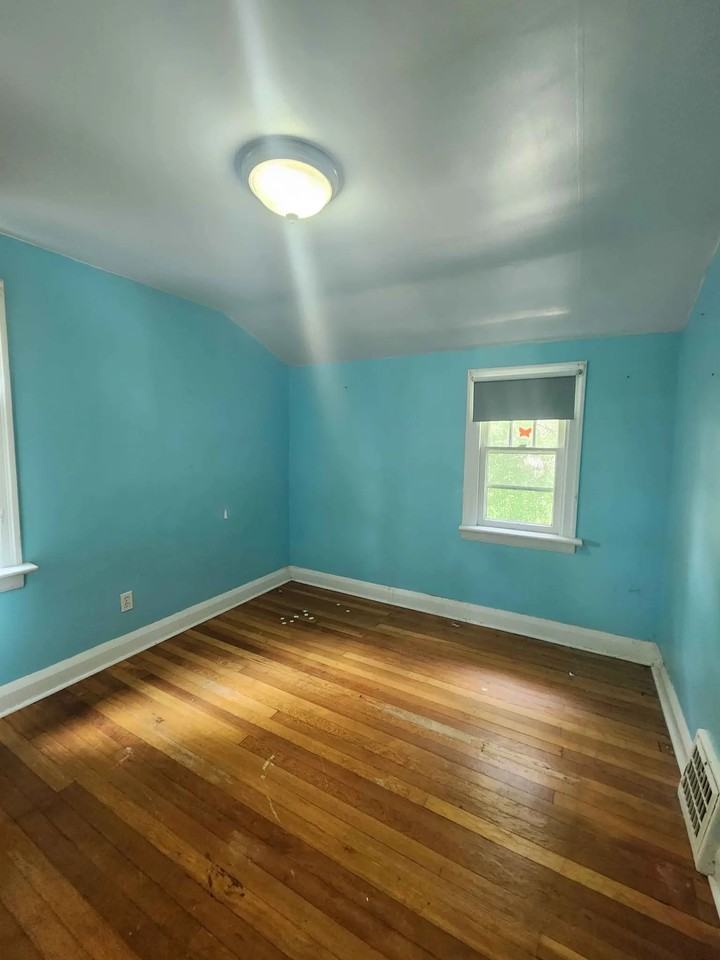 22 Devitt Avenue North - Photo 2 of 5
