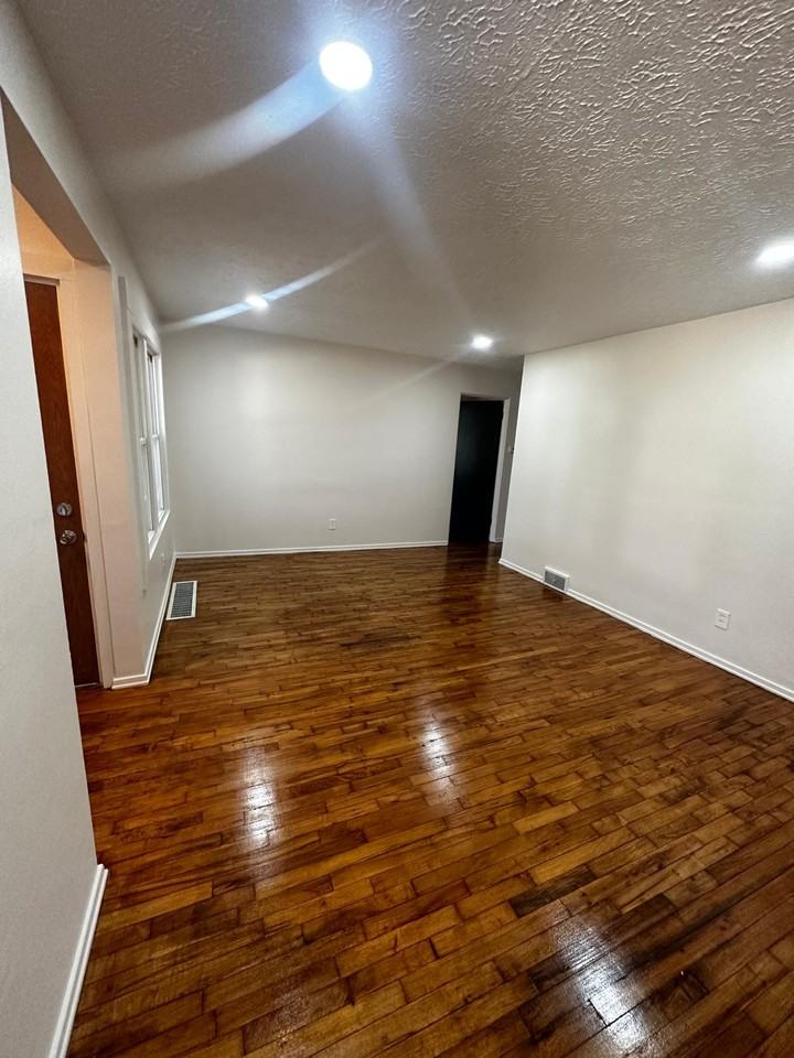 1729 W 12th St #1 - Photo 2 of 14