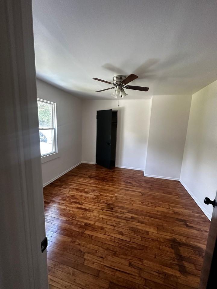 1729 W 12th St #1 - Photo 4 of 14