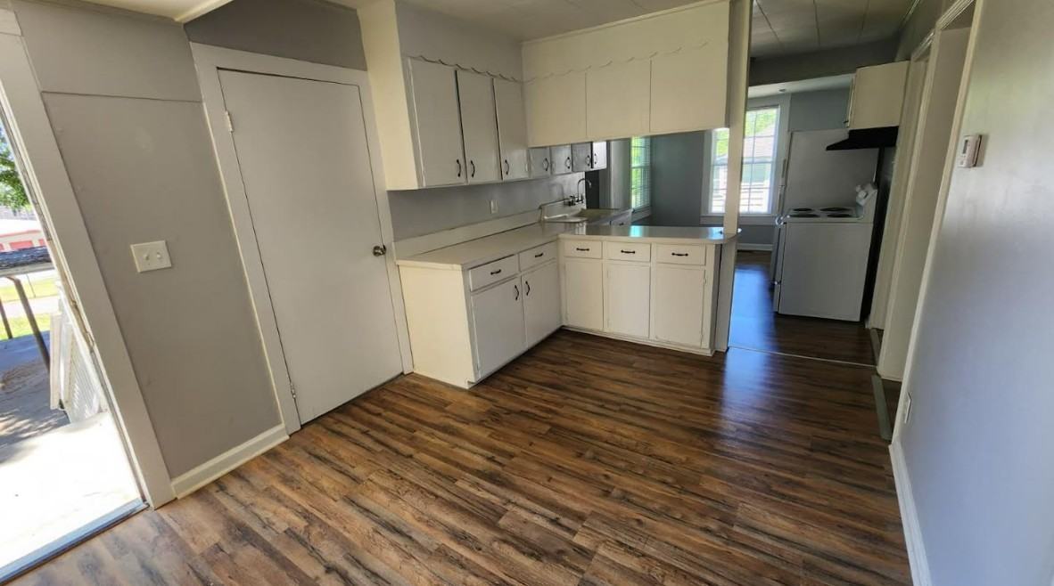 8 Hillside Ave Se #1 - Photo 4 of 5