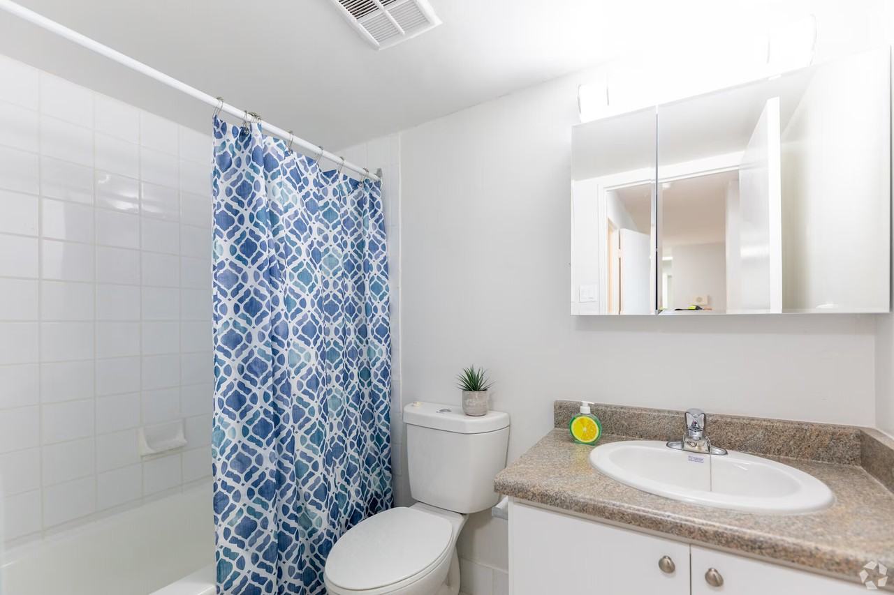1477 Mississauga Valley Boulevard - Photo 5 of 8