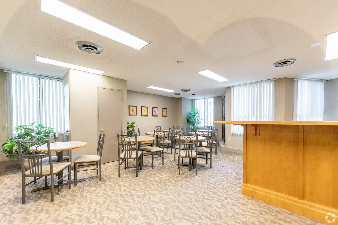 1477 Mississauga Valley Boulevard - Photo 7 of 8