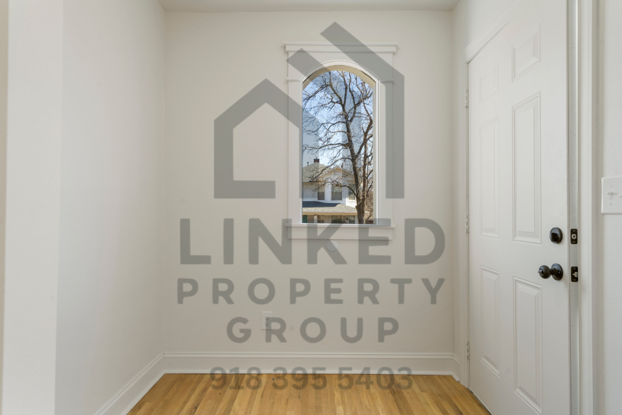 1340 S Florence Ave - Photo 2 of 8