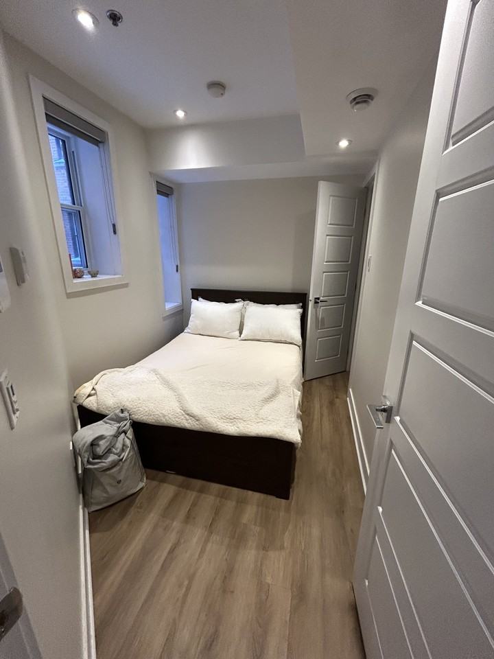 2205 Rue Saint Marc #2F - Photo 5 of 10