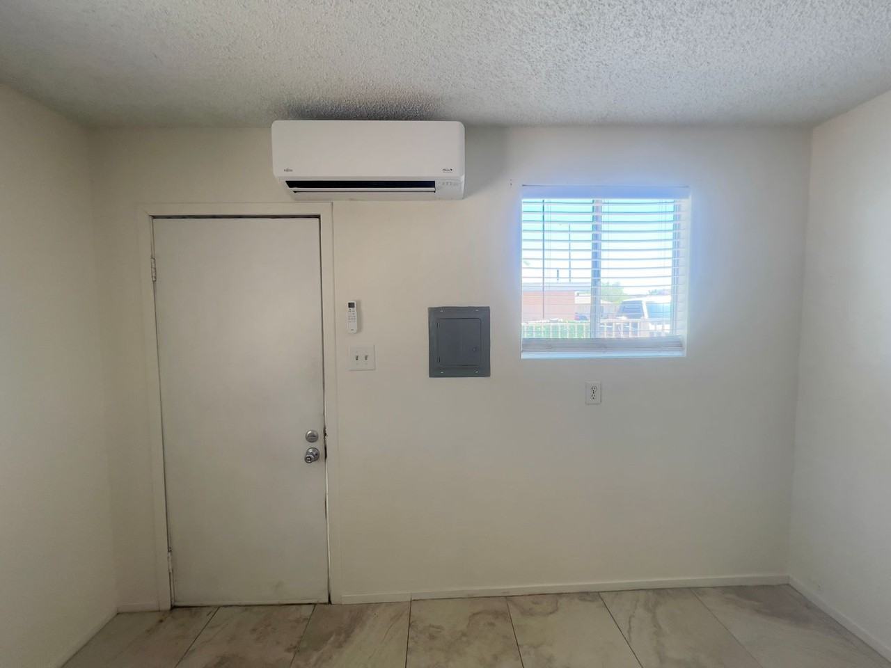 130 Metropolitan Dr #B - Photo 2 of 27