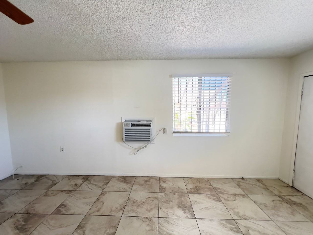 130 Metropolitan Dr #B - Photo 4 of 27