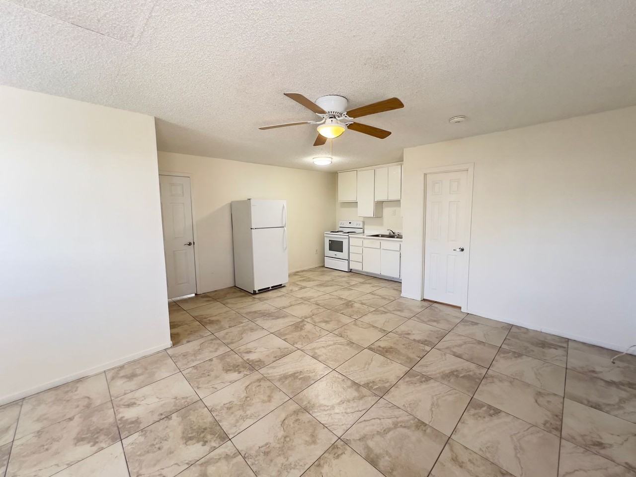 130 Metropolitan Dr #B - Photo 5 of 27