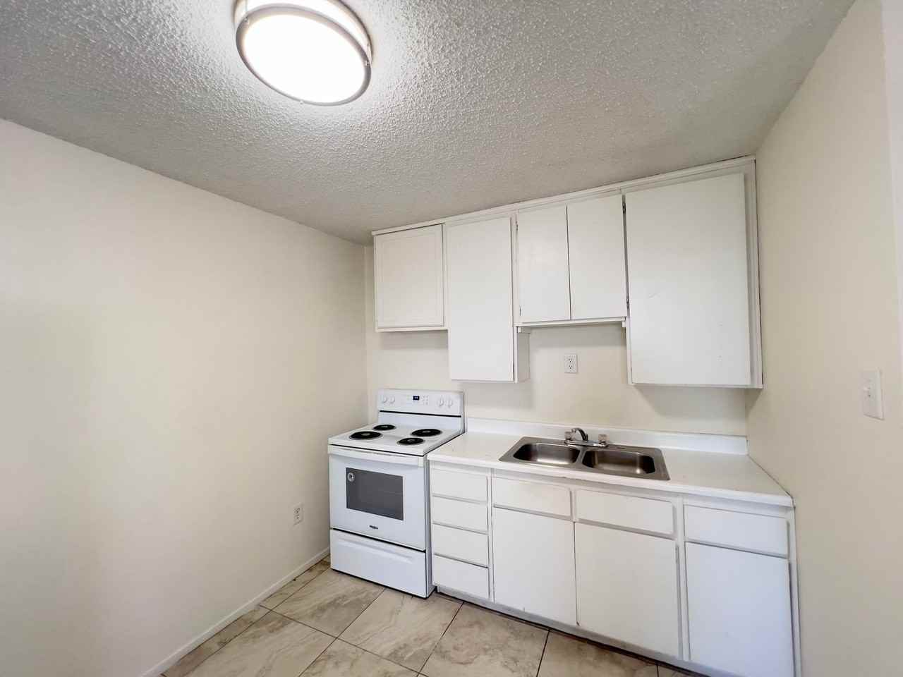 130 Metropolitan Dr #B - Photo 7 of 27