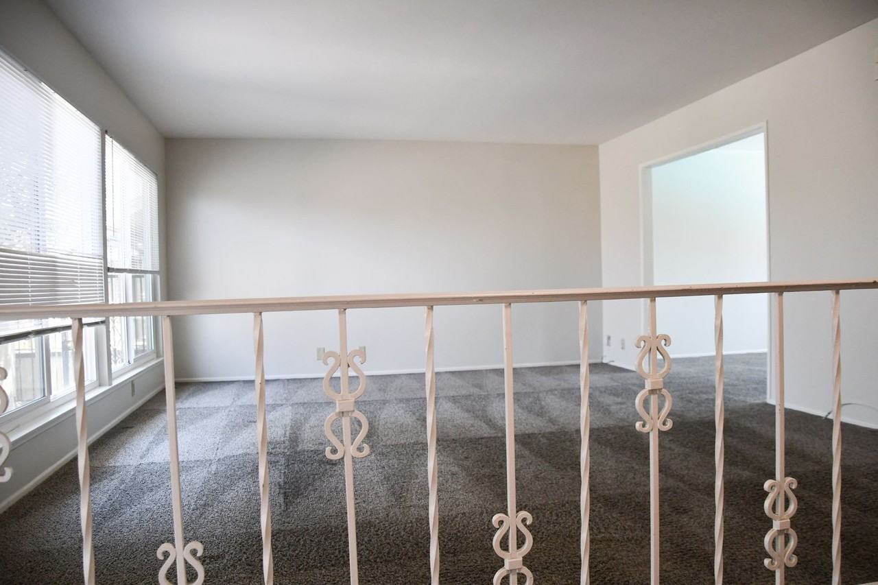 522 E Collins Ave - Photo 5 of 50