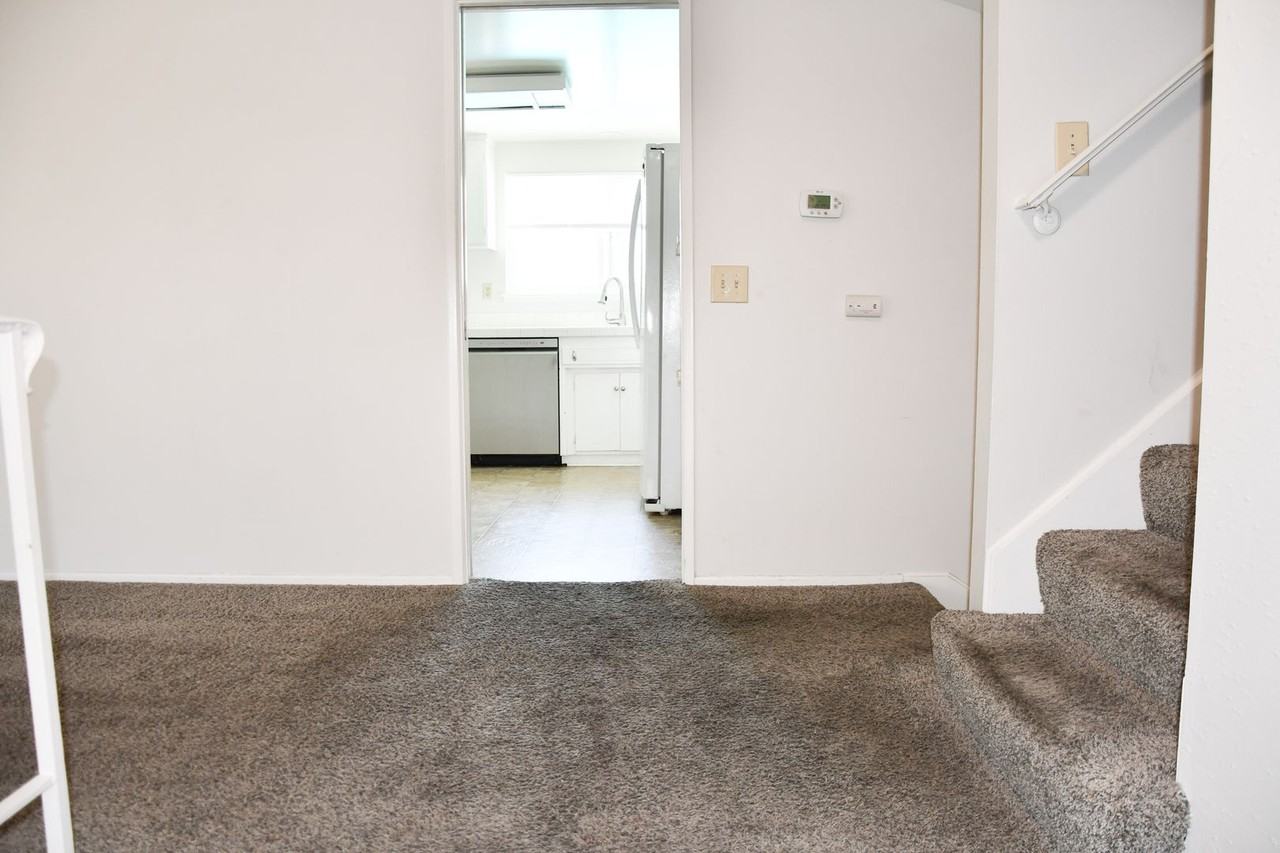 522 E Collins Ave - Photo 6 of 50