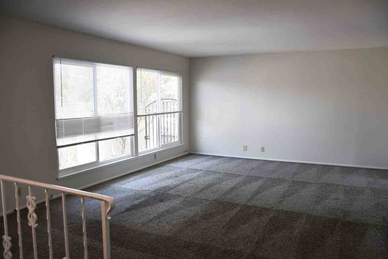 522 E Collins Ave - Photo 7 of 50