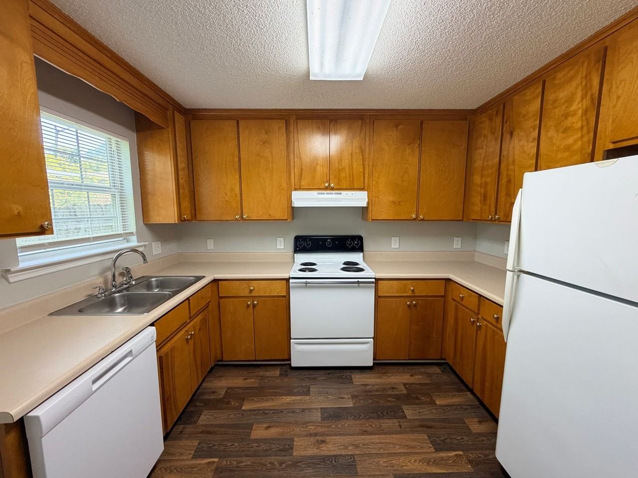 427 E Main St - Photo 5 of 13