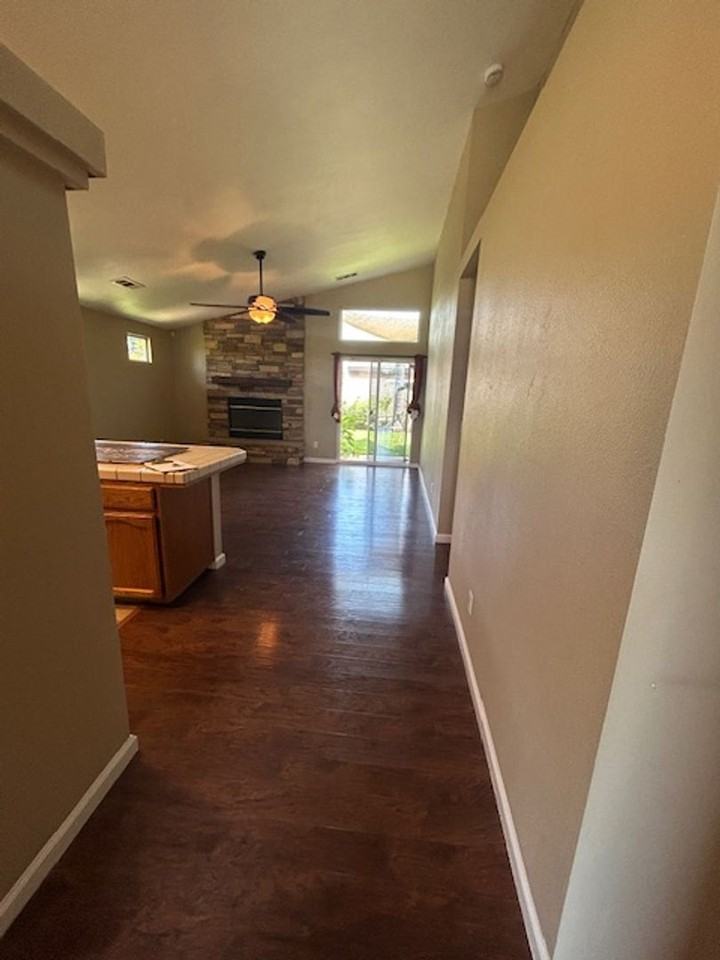 1896 N Matthew Ave - Photo 5 of 30