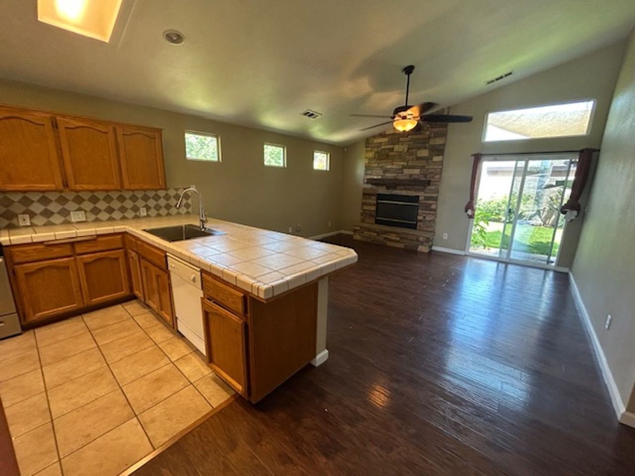 1896 N Matthew Ave - Photo 6 of 30