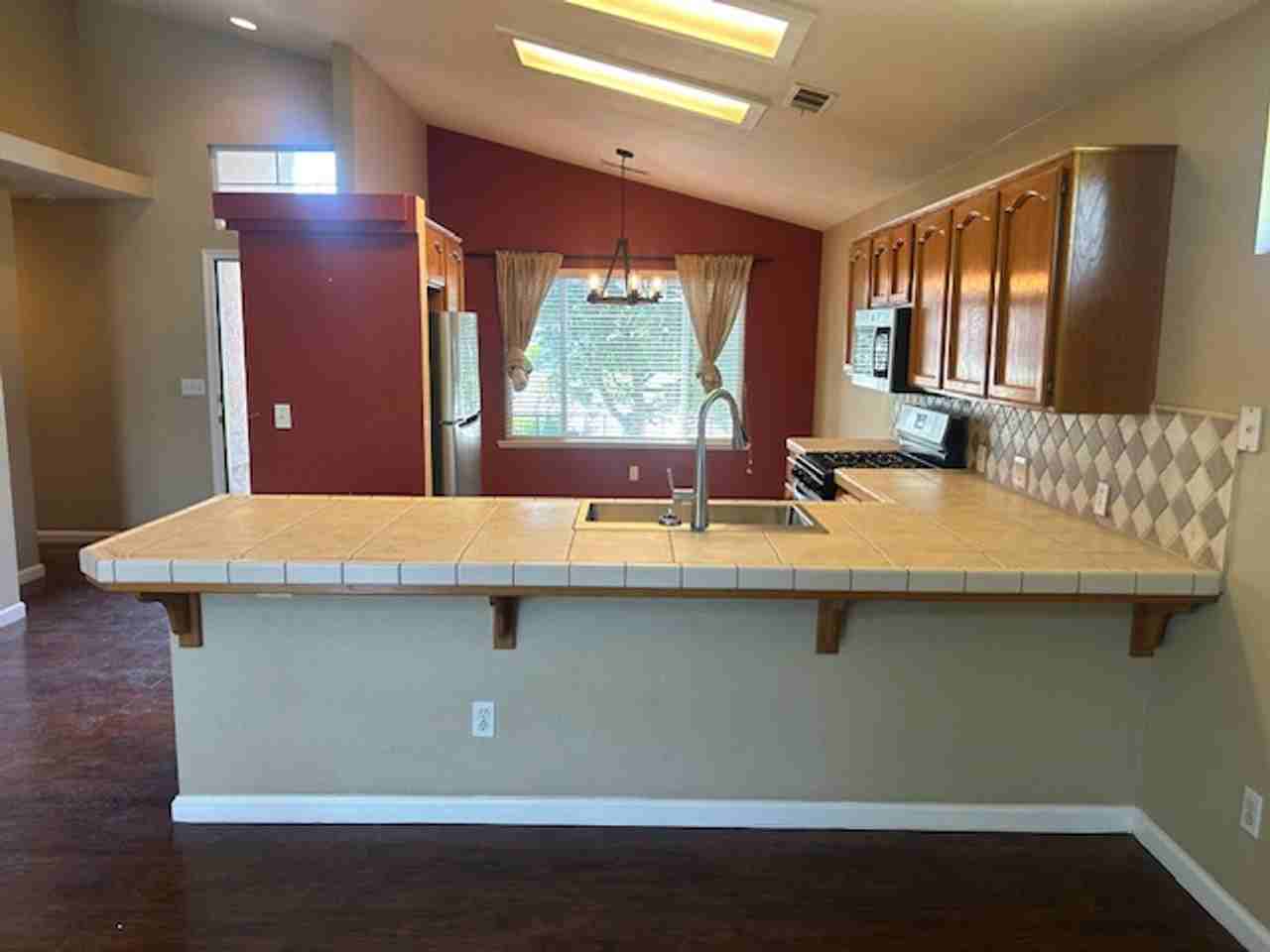 1896 N Matthew Ave - Photo 7 of 30