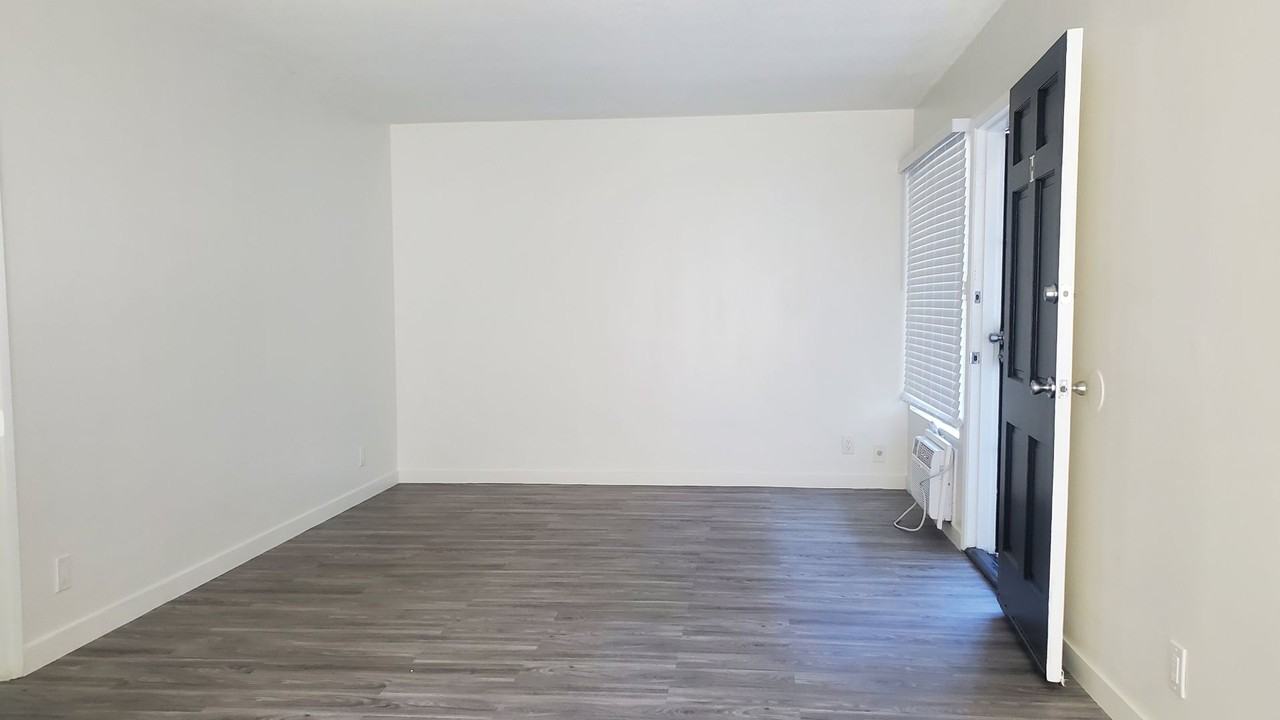 Walnut St. Apts. - Photo 4 of 13