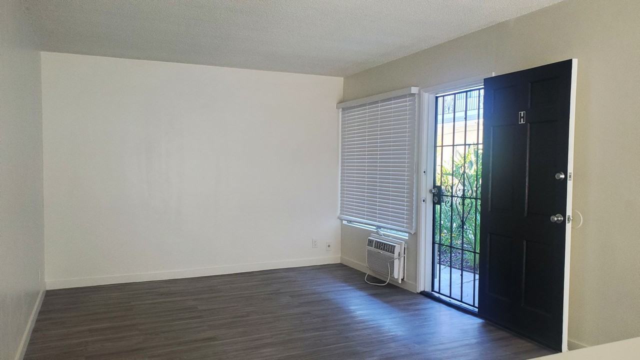 Walnut St. Apts. - Photo 5 of 13
