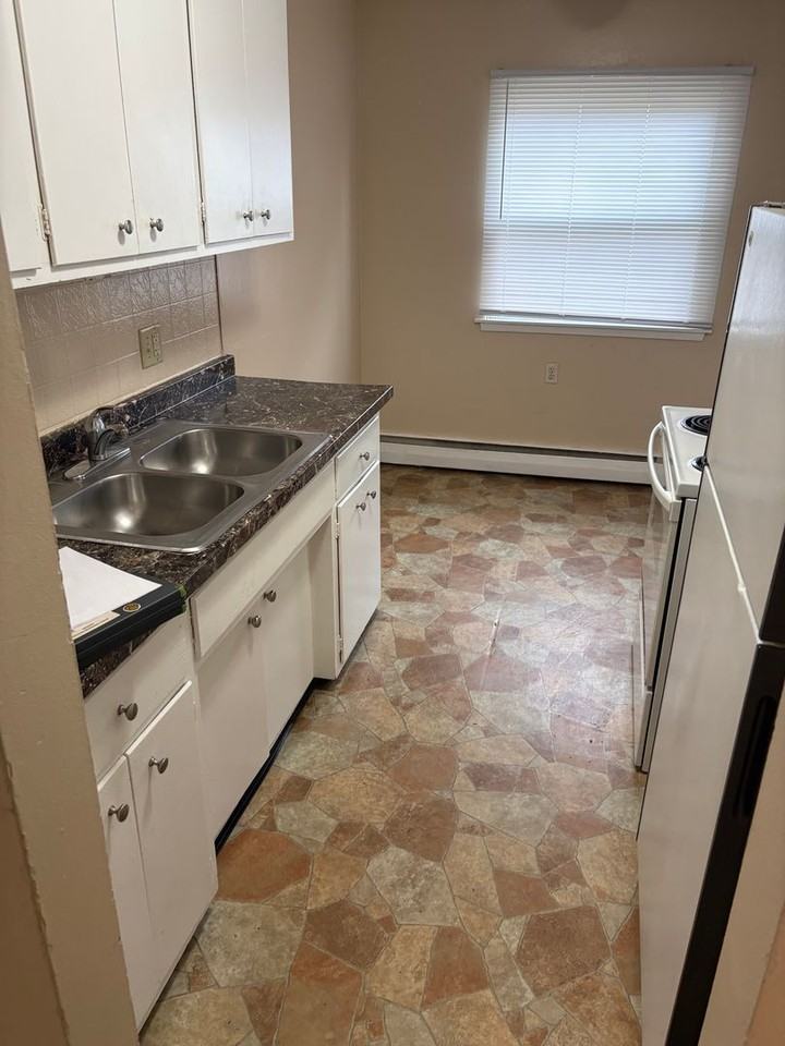 York Apartments - Photo 2 of 32