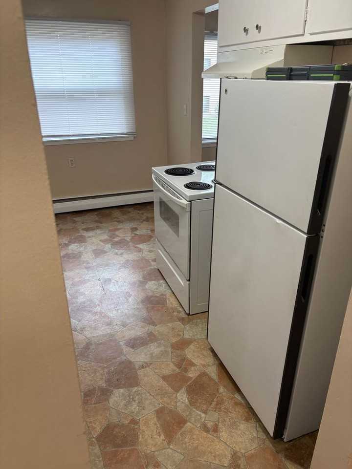 York Apartments - Photo 3 of 32